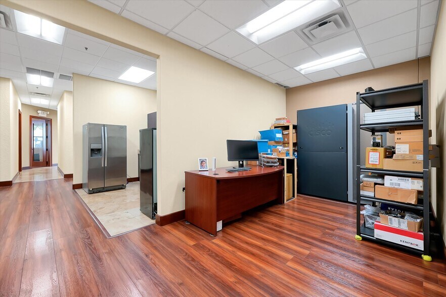 More Photos Of 8810 Commodity Cir, Orlando Showroom For Sale