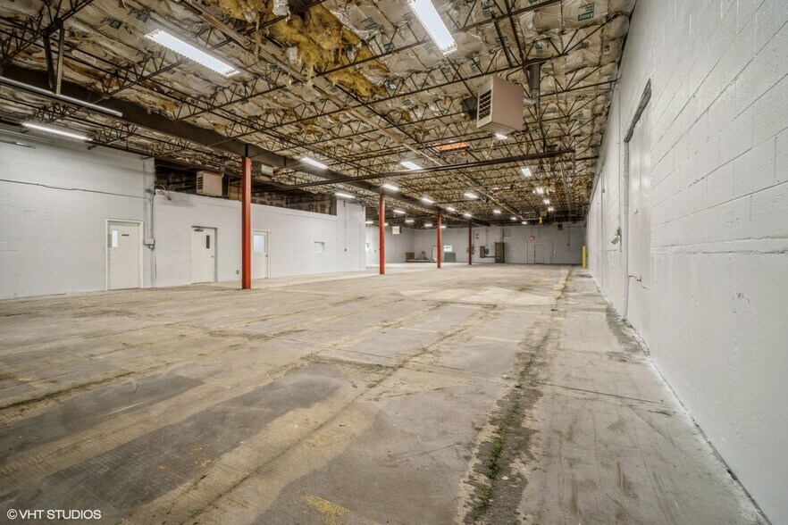 More Photos Of 2068-2068 S Foster Ave, Wheeling Manufacturing For Lease