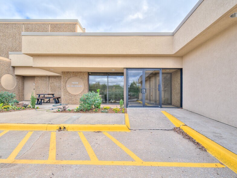 More Photos Of 7608 N Hudson Ave, Oklahoma City Office For Sale