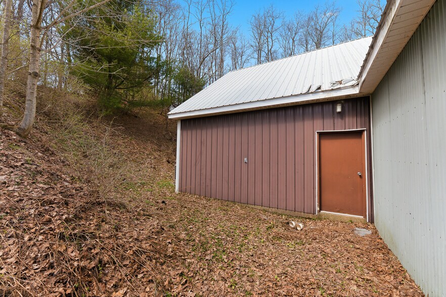 More Photos Of 102 4th St, Terra Alta Light Distribution For Sale
