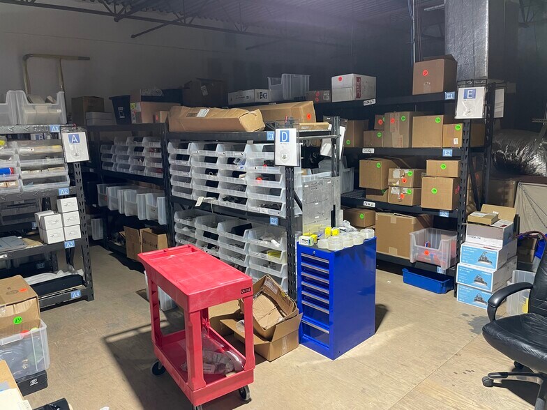 More Photos Of 6600-6626 Kingspointe Pky, Orlando Distribution For Lease