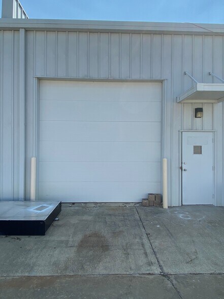 More Photos Of 113 Dees Dr, Madison Storefront Retail Office For Lease