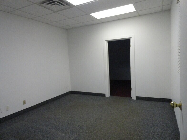 More Photos Of 6015 W Pierson Rd, Flushing Office For Sale