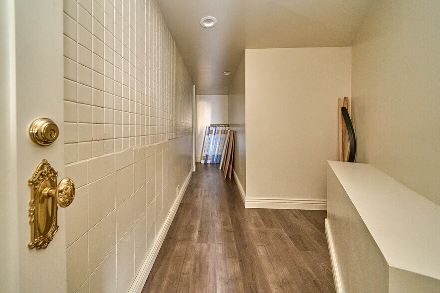 More Photos Of 355-359 Robertson Blvd, Beverly Hills Storefront Retail Office For Lease