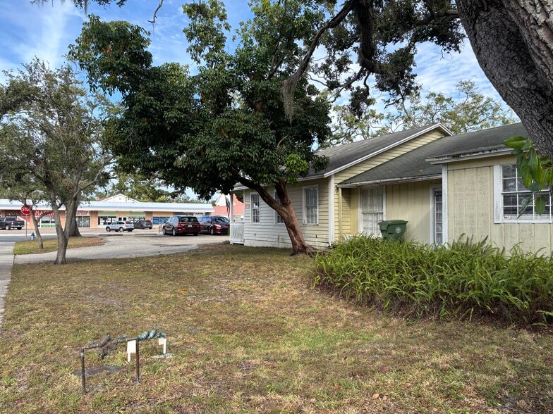 More Photos Of 3307 Manatee Ave, Bradenton Freestanding For Sale