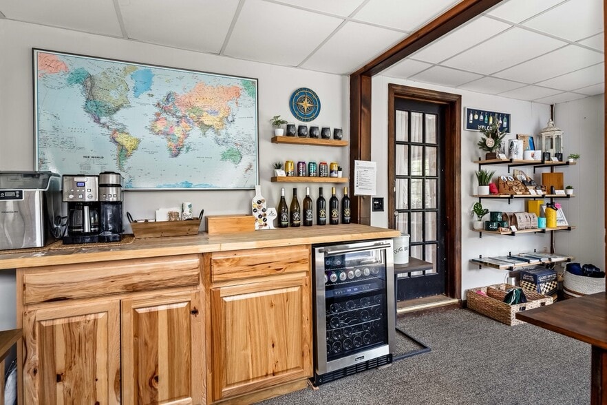 More Photos Of 2076 Atlantic Hwy, Lincolnville Hotel For Sale