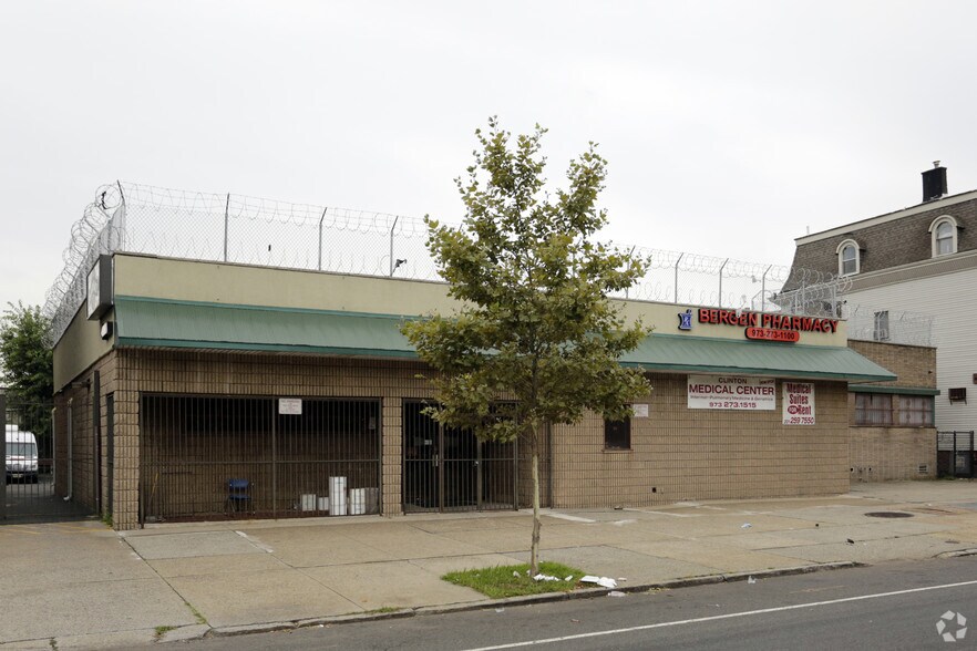 More Photos Of 194 Clinton Ave, Newark Office For Sale