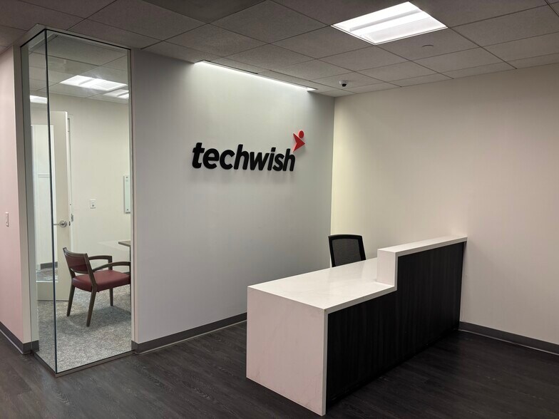 More Photos Of 21000 Atlantic Blvd, Dulles Town Center Office For Lease