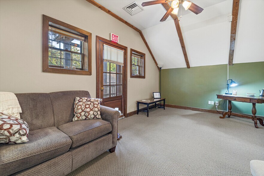 More Photos Of 14135 N Cedarburg Rd, Mequon Office For Lease