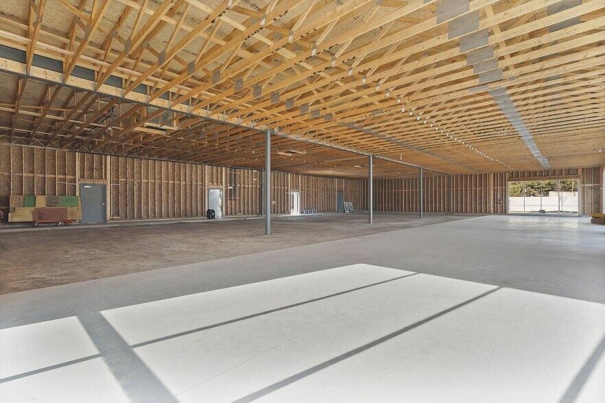 More Photos Of 212 Southampton Rd, Westfield Freestanding For Lease