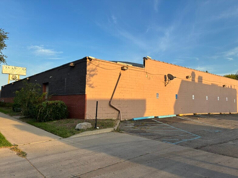 More Photos Of 28455 Plymouth Rd, Livonia Bowling Alley For Lease