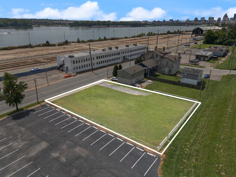 Primary Photo Of 1021 E Market St, Jeffersonville Land For Sale