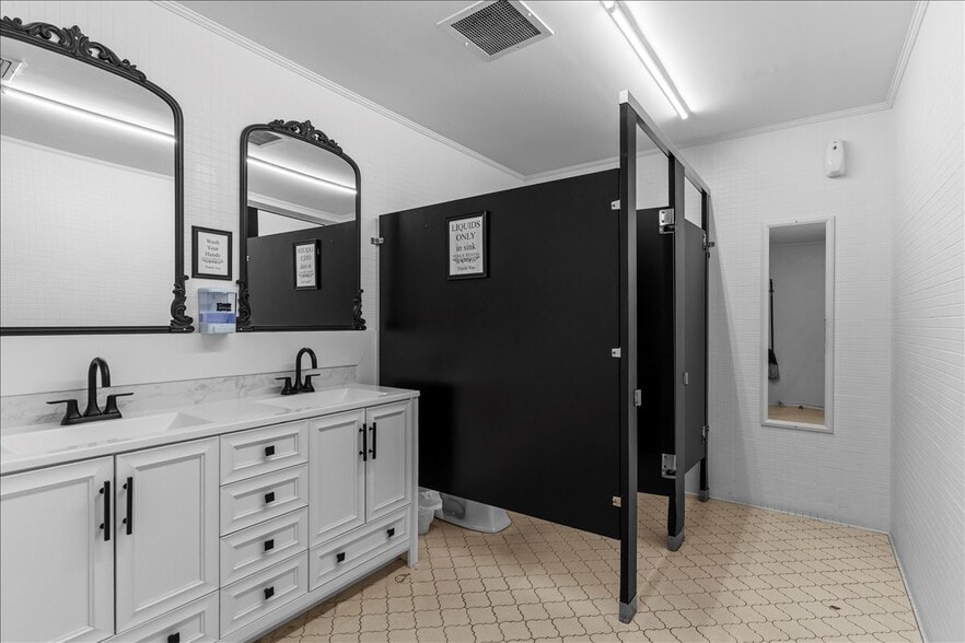 More Photos Of 88 N Daleville Ave, Daleville General Retail For Sale