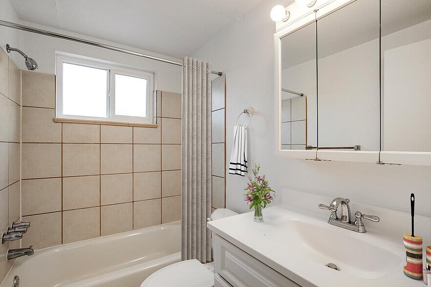 More Photos Of 136 Washington St, Denver Apartments For Sale