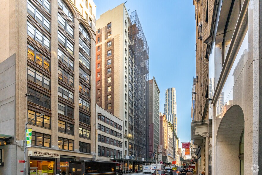 Primary Photo Of 29 W 38th St, New York Office For Lease