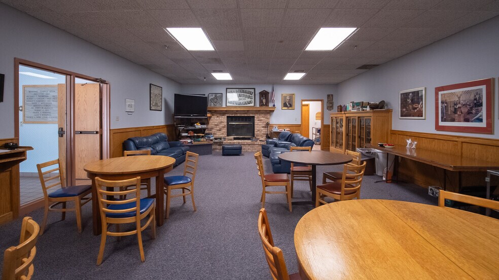 More Photos Of 2002 2nd St SW, Rochester Storefront Retail Office For Sale