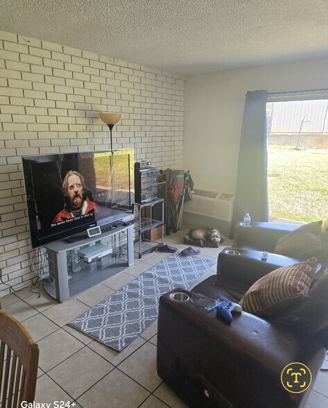 More Photos Of 404 W L Doc Dodson, Naples Apartments For Sale