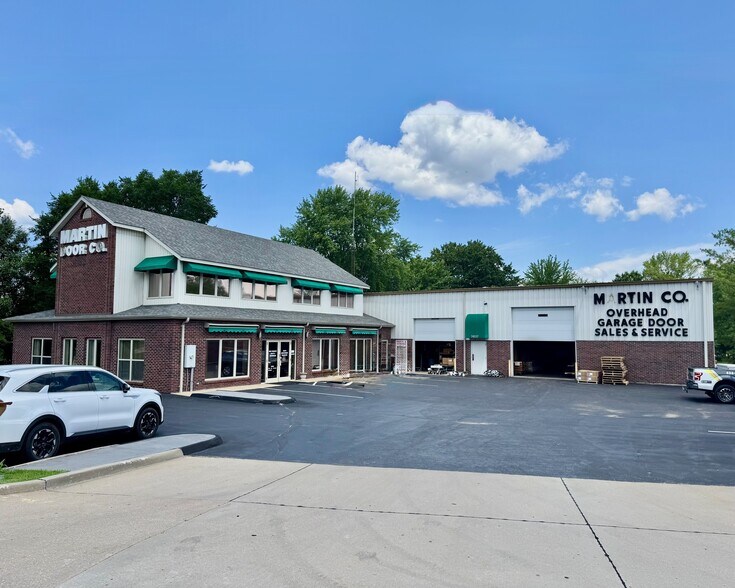 More Photos Of 3025 N Saint Peters Pky, Saint Peters Showroom For Sale