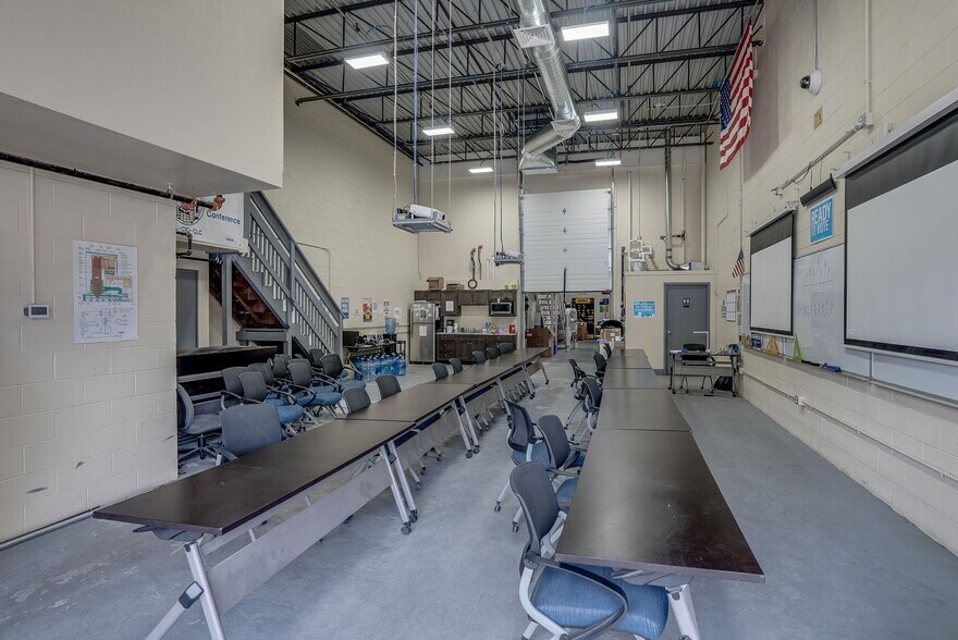 More Photos Of 34 Sullivan Rd, North Billerica Warehouse For Lease