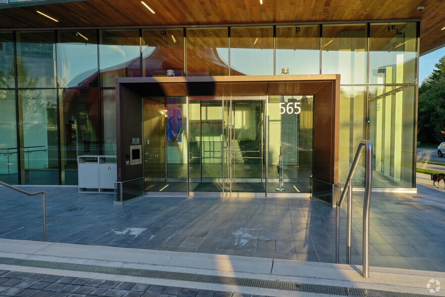 More Photos Of 565 Great Northern Way, Vancouver Office For Lease