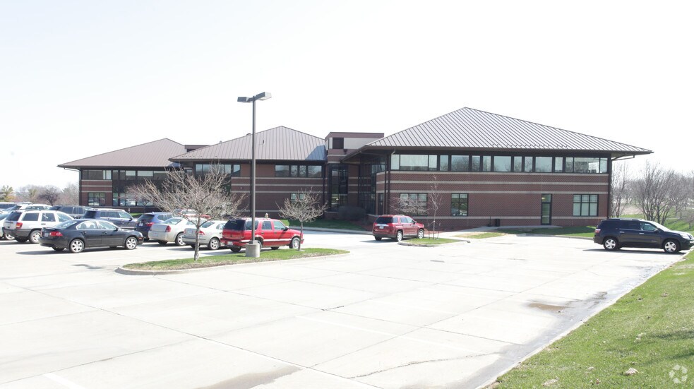 Primary Photo Of 1601 West Lakes Pky, West Des Moines Coworking Space