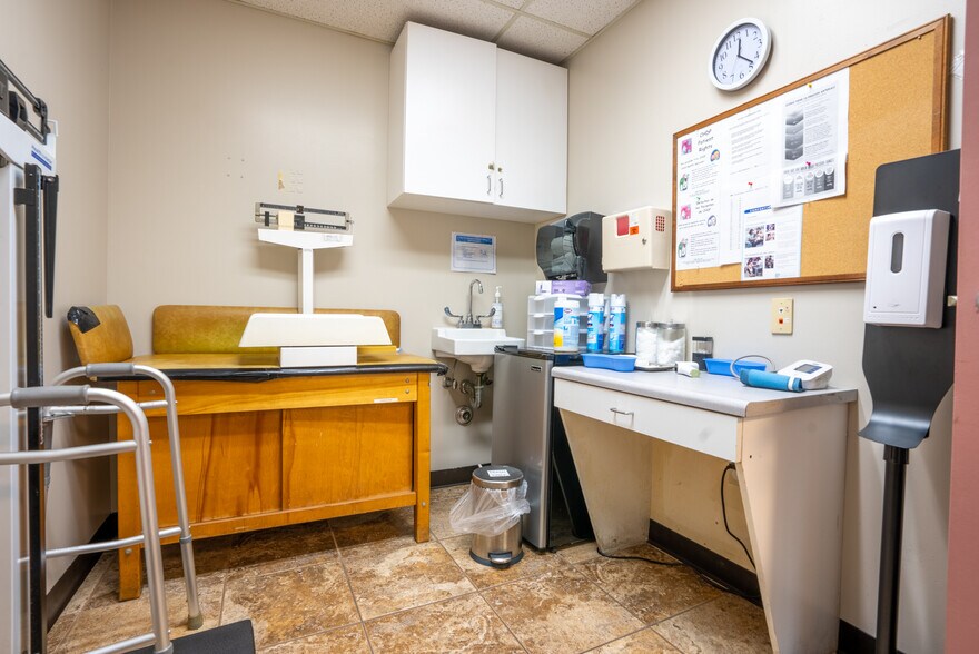 More Photos Of 4946 Florence Ave, Bell Medical For Lease