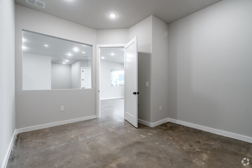 More Photos Of 4620 US 377 Hwy, Aubrey Unknown For Lease
