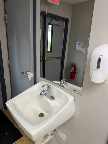 More Photos Of 198 Thompson Ave, Louisville Religious Facility For Sale