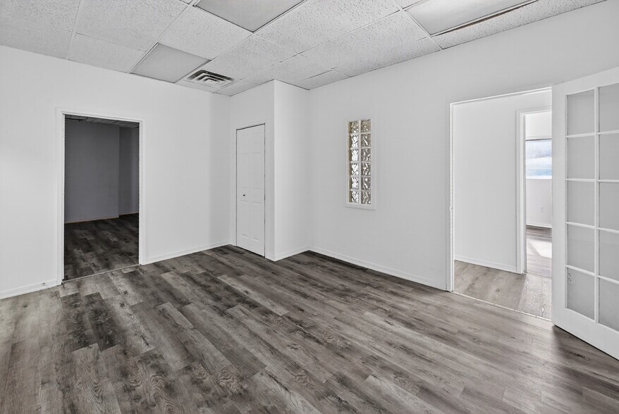 More Photos Of 650 Rue Graham-Bell, Québec Office For Sale