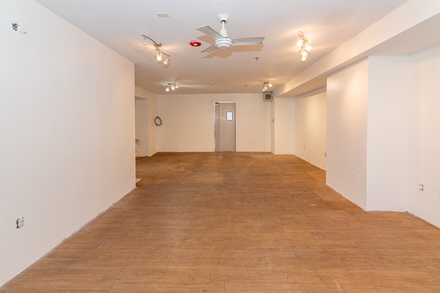 More Photos Of 803-807 Washington Blvd, Baltimore Storefront Retail Residential For Lease