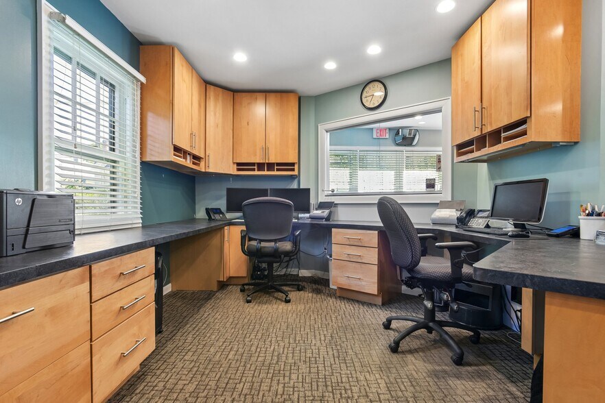 More Photos Of 65 Sachem St, Norwich Medical For Sale