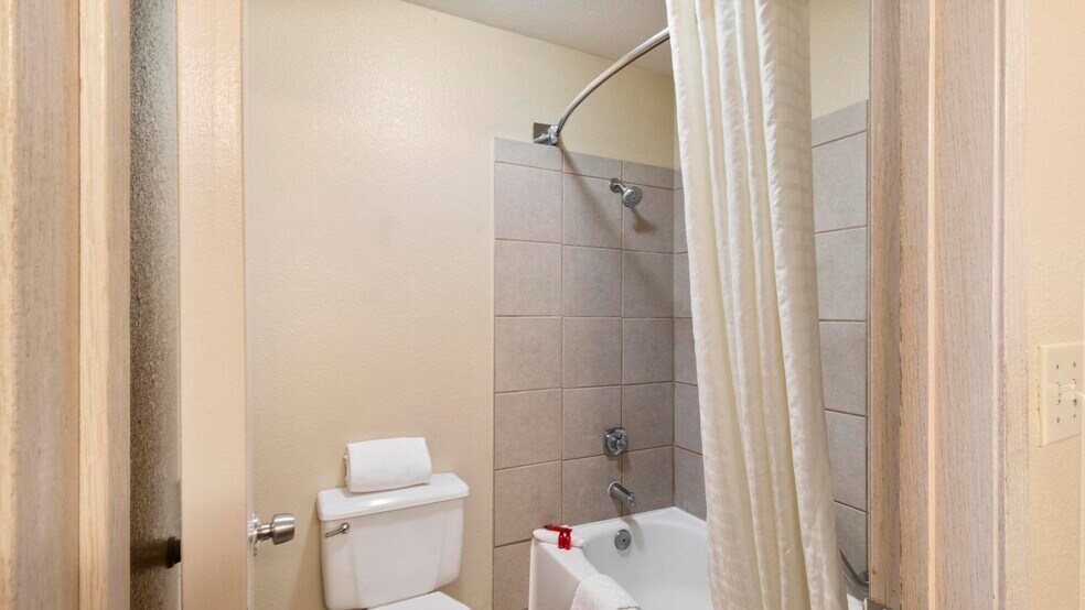 More Photos Of 1509 6th St, Wells Hotel For Sale