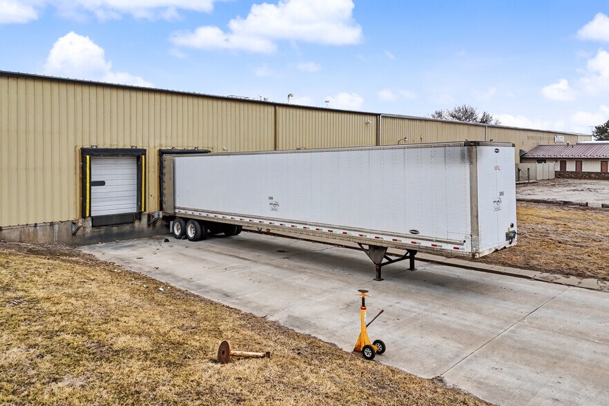 More Photos Of 777 Weaver Blvd, Wapello Industrial For Sale