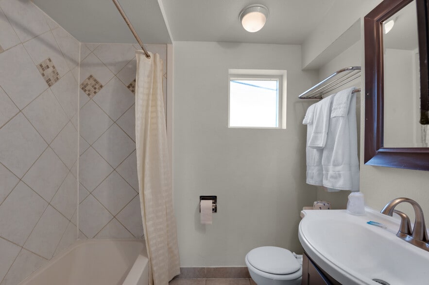 More Photos Of 2105 E Platte Ave, Colorado Springs Hotel For Sale