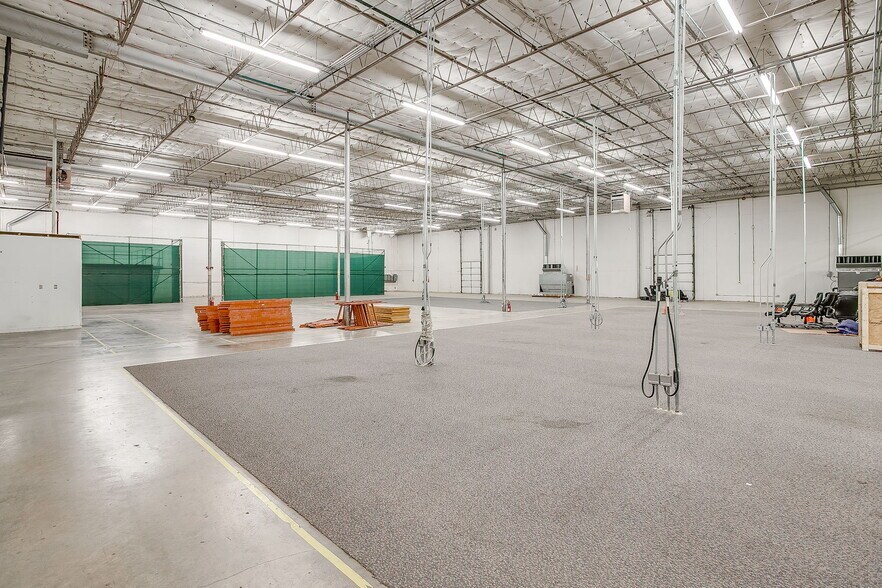 More Photos Of 4929 Northeast Pky, Fort Worth Distribution For Lease