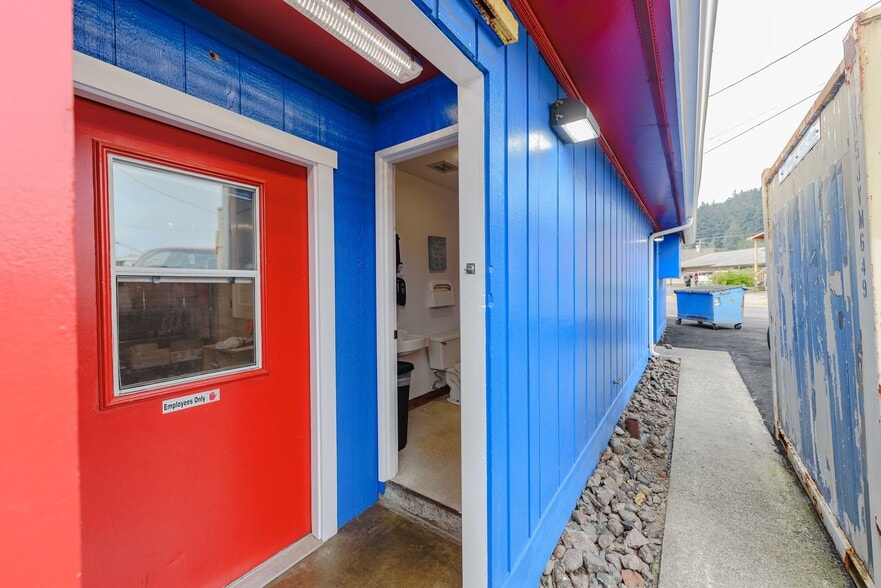 More Photos Of 75310 US HIGHWAY 101, Reedsport General Retail For Sale