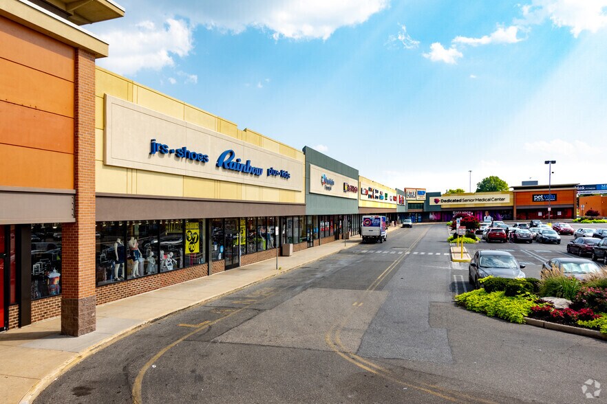 More Photos Of 330-424 W Oregon Ave, Philadelphia Unknown For Lease