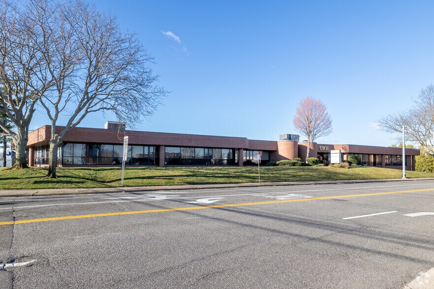 More Photos Of 1 Michael Ave, Farmingdale Office For Lease