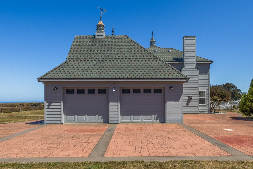 More Photos Of 19351 Del Mar Dr, Fort Bragg Specialty For Sale