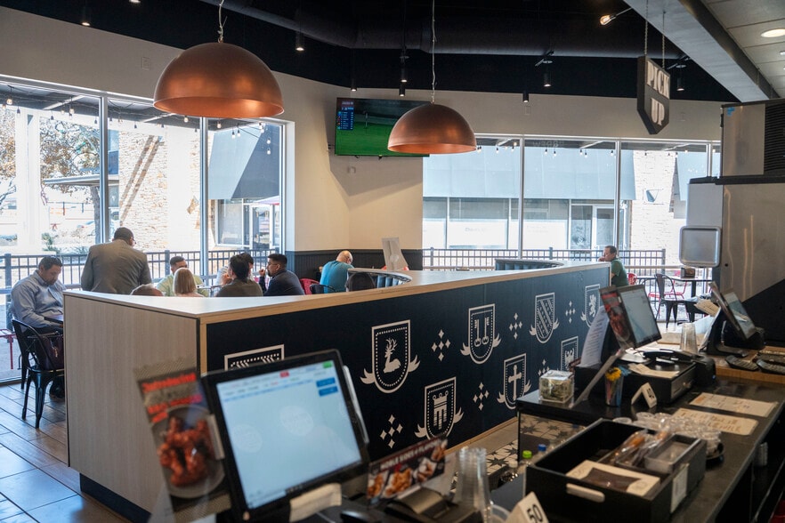 More Photos Of 842 NW Loop 410 Fwy, San Antonio Freestanding For Lease