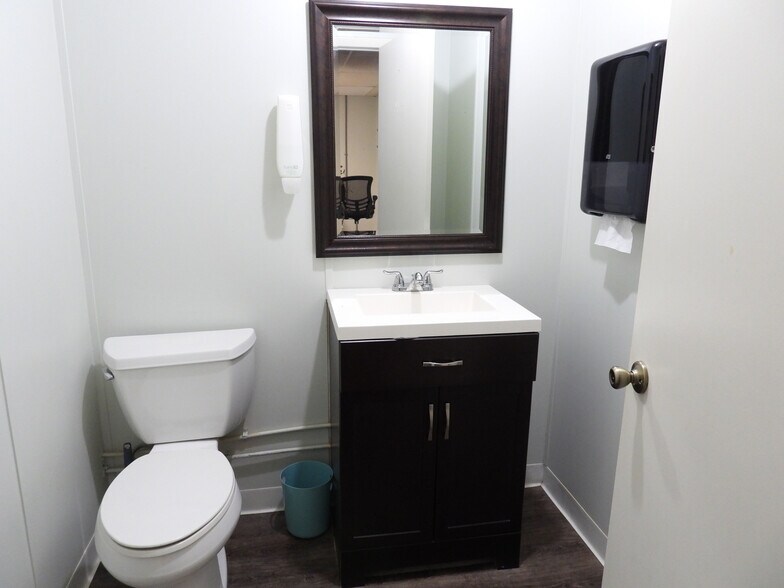 More Photos Of 2261 Sarno Rd, Melbourne Office For Lease