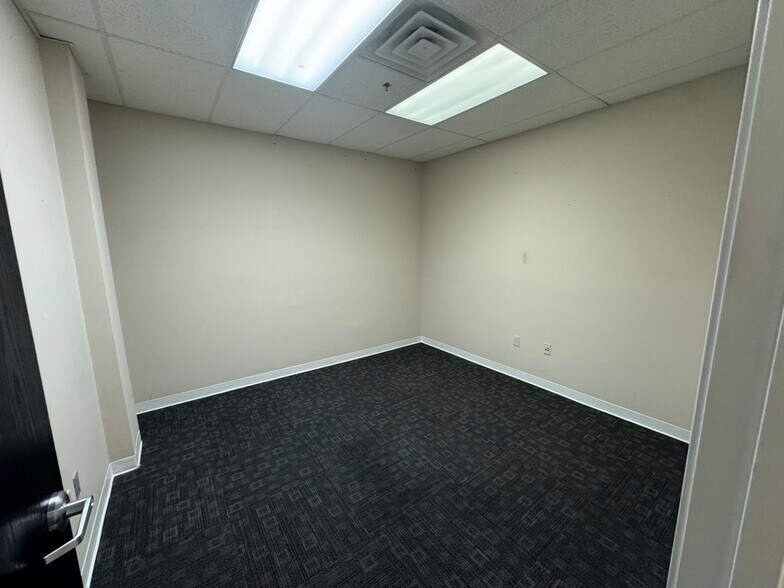 More Photos Of 2057 E Maule Ave, Las Vegas Warehouse For Lease