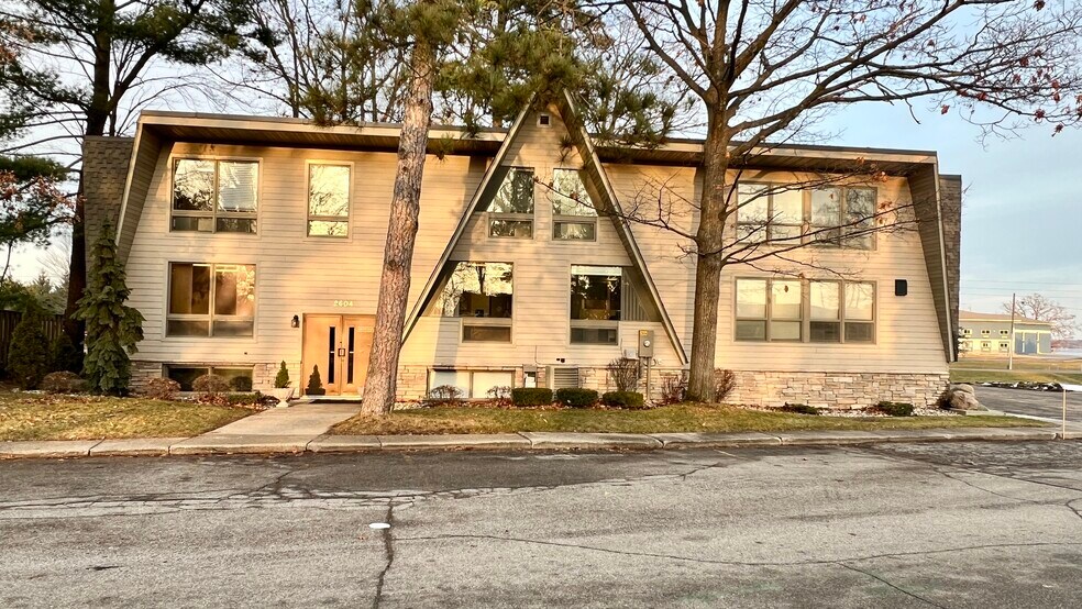 More Photos Of 2604 Sunnyside Dr, Cadillac Medical For Sale