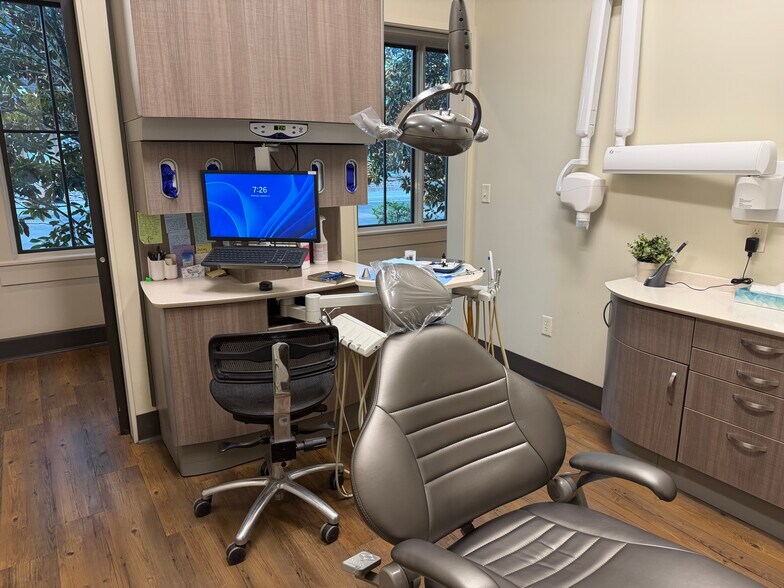 More Photos Of 2710 West Oxford Loop, Oxford Healthcare For Sale