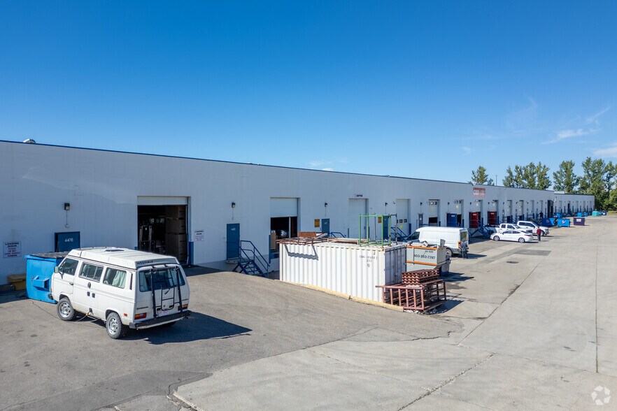 More Photos Of 4402-4434 10th St NE, Calgary Warehouse For Lease
