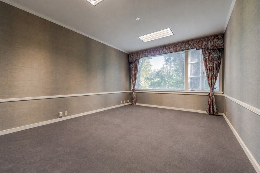 More Photos Of 3112 Jackson St, Alexandria Office For Sale