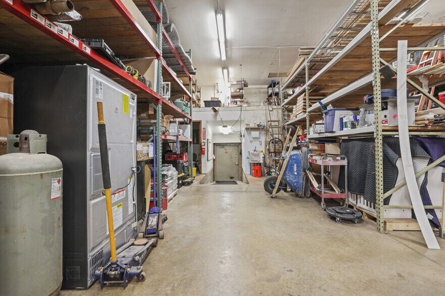 More Photos Of 1890 S High St, Columbus Light Distribution For Sale