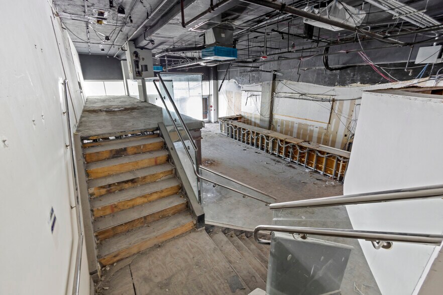 More Photos Of 262 Pharr Rd NE, Atlanta Restaurant For Lease