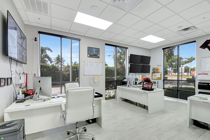 More Photos Of 7150 Seacrest Blvd, Lantana Showroom For Sale