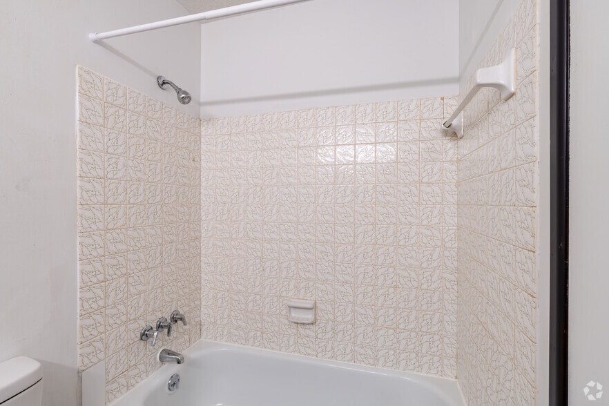 More Photos Of 725 Washington St, Monroe Apartments For Sale
